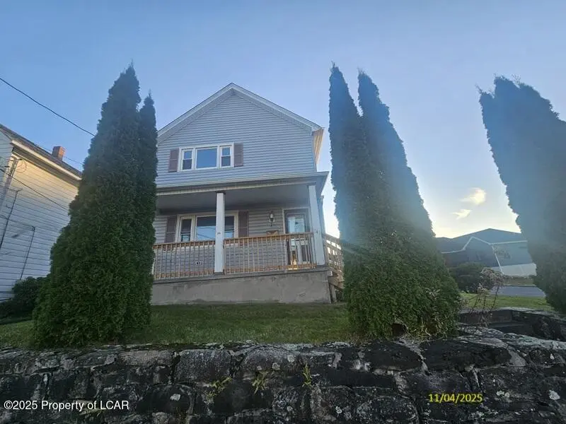141 W Line Street, Olyphant in Olyphant
