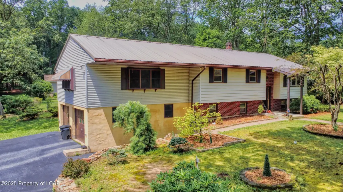 174 Oakmont Drive, Hazleton in Hazleton