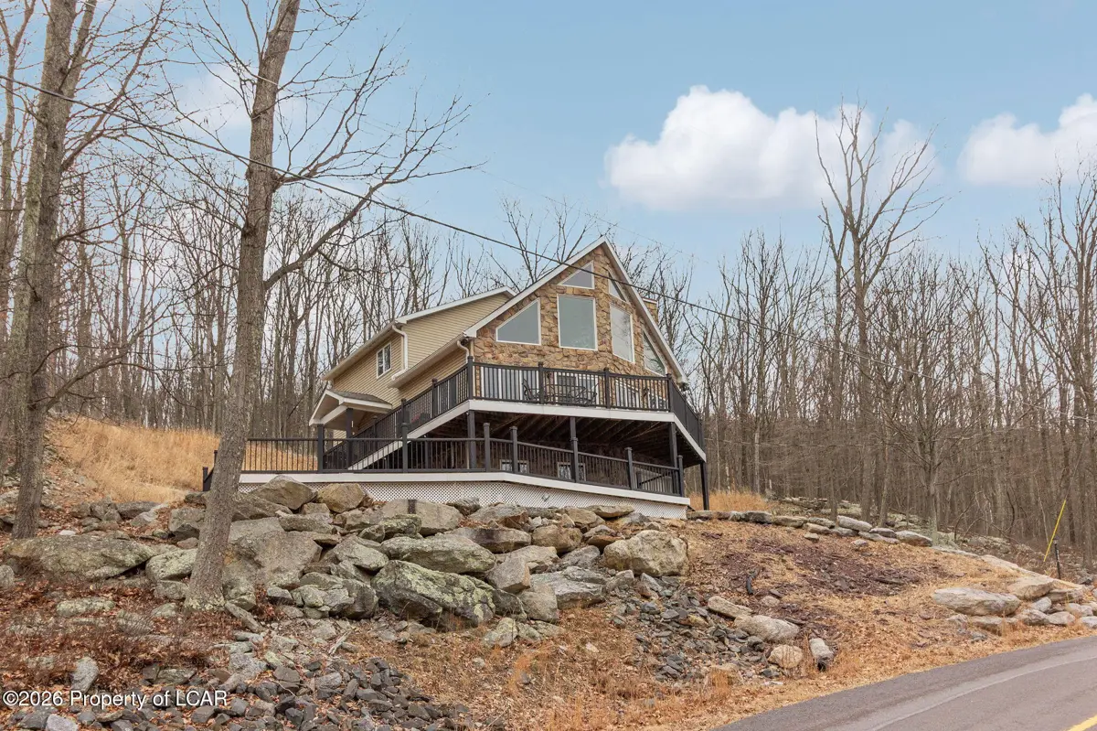 22 Kickapoo Drive, Hazle Township - 3 bed - 3 bath - 2,239 SF