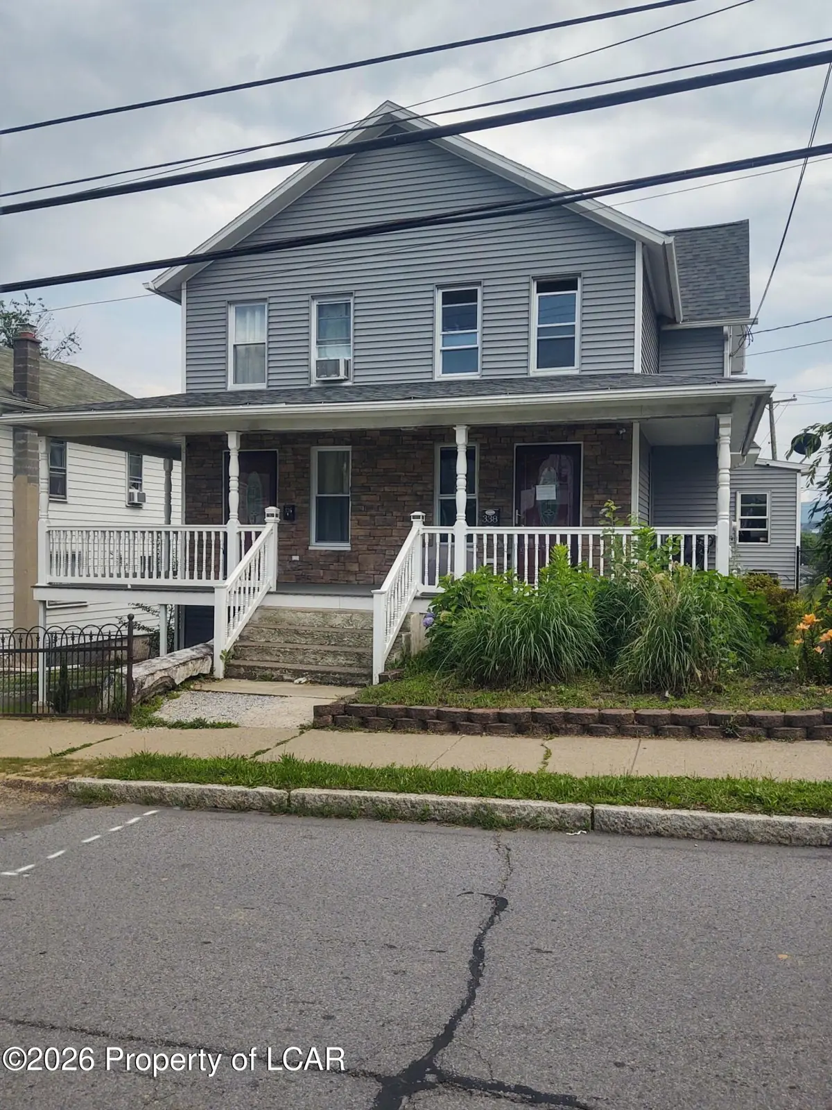 338 W Shawnee Avenue, Plymouth - 2 bed - 2 bath - 945 SF