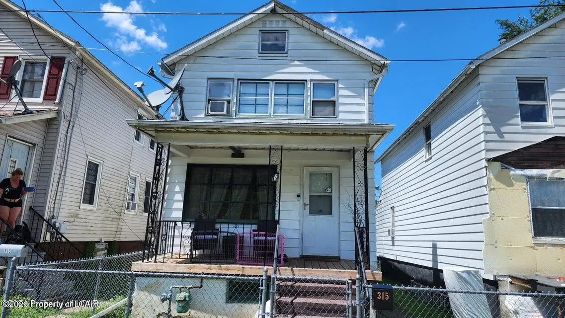 315 E River Street, Plymouth - 3 bed - 1 bath - 1,206 SF