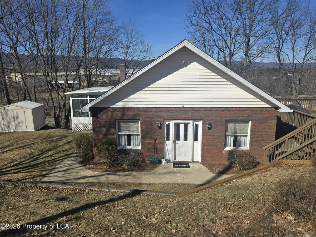 21 Elma Drive, Hanover Township in Hanover Township