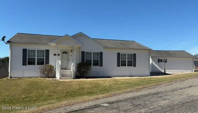 502 Hummingbird Drive, Shavertown in Shavertown