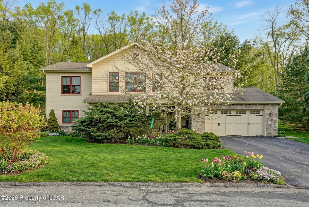 265 Longview Drive, Lake Harmony - 4 bed - 3 bath - 2,722 SF