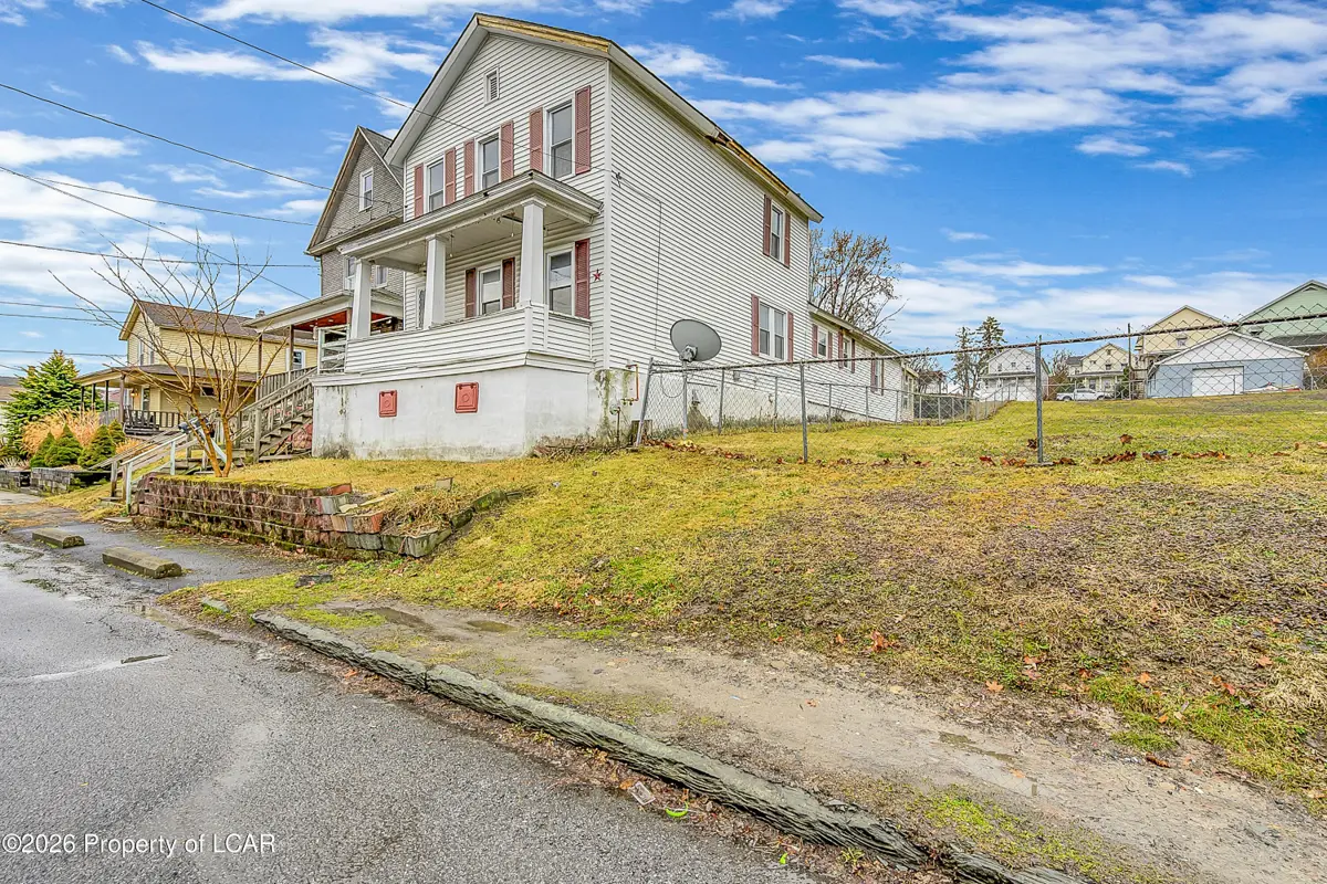723 Hampton Street, Scranton - 4 bed - 2 bath - 1,954 SF