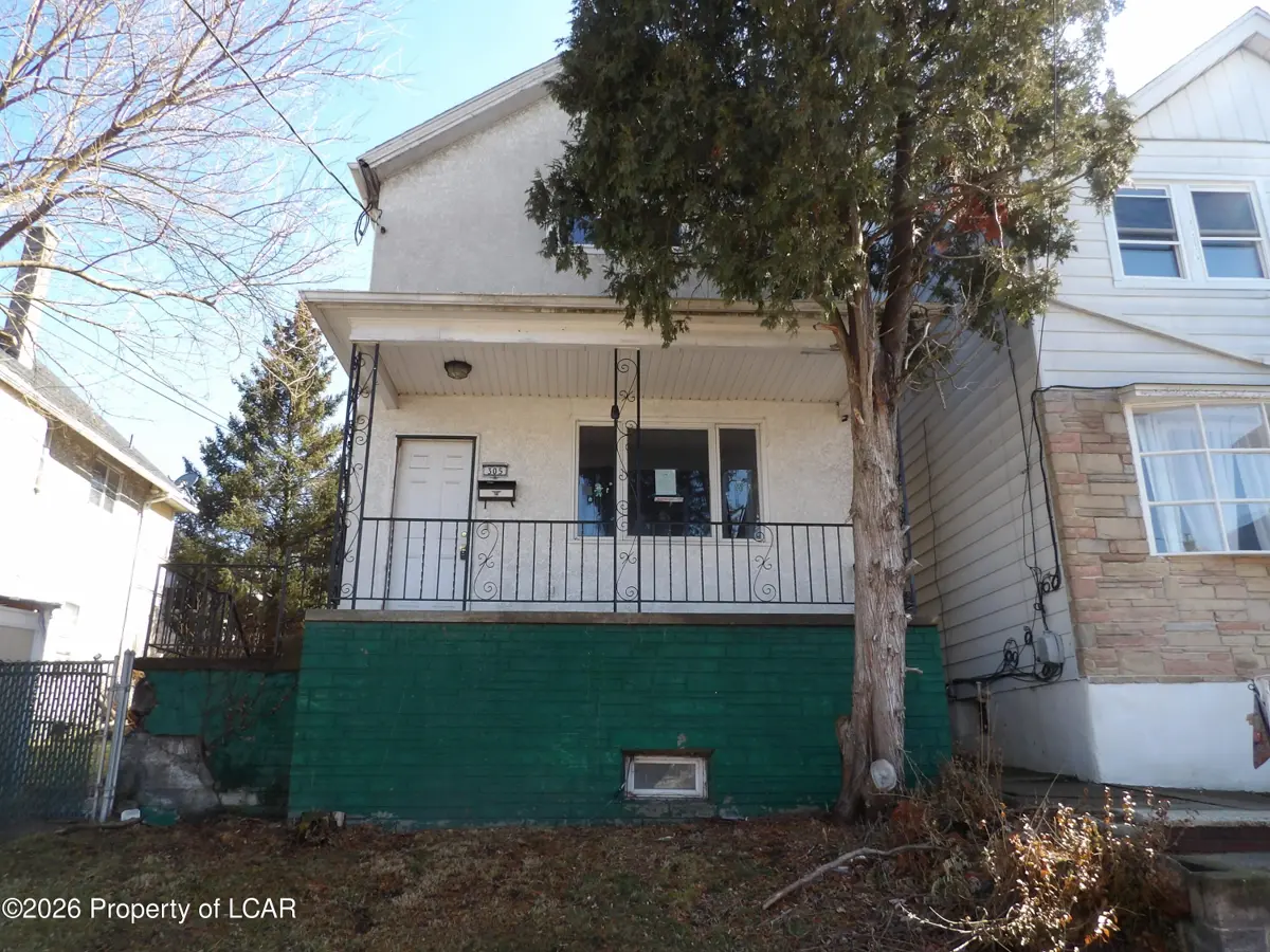 305 S Irving Avenue, Scranton - 3 bed - 2 bath - 1,300 SF