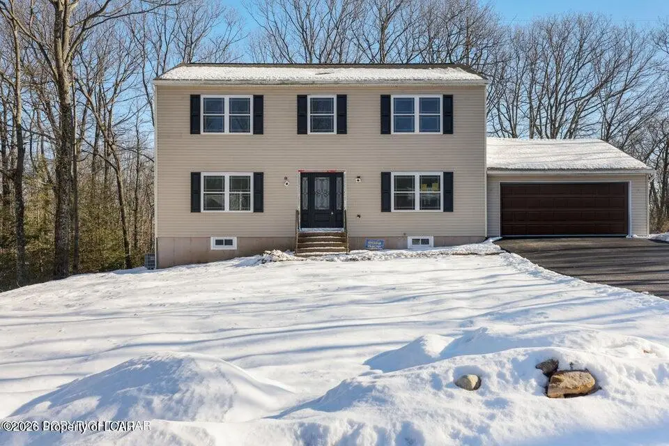 14 Stonegate Court, Mount Pocono in Mount Pocono