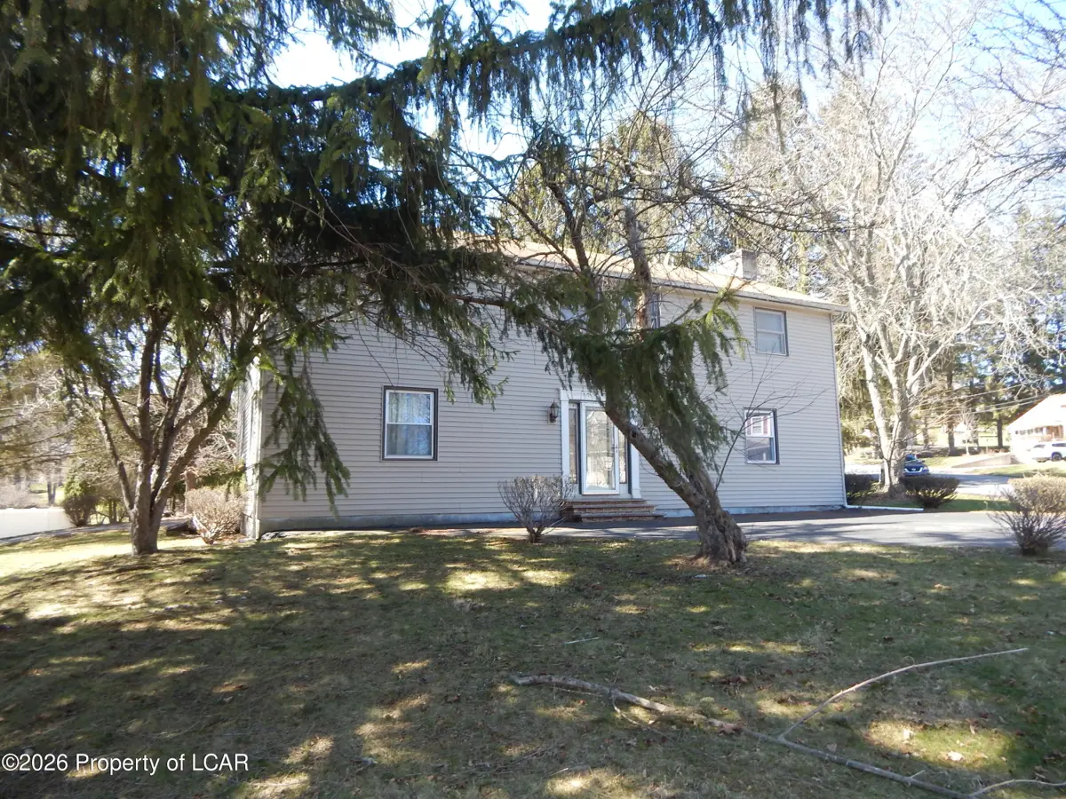 2 Cloverleaf Drive, Dallas in Dallas