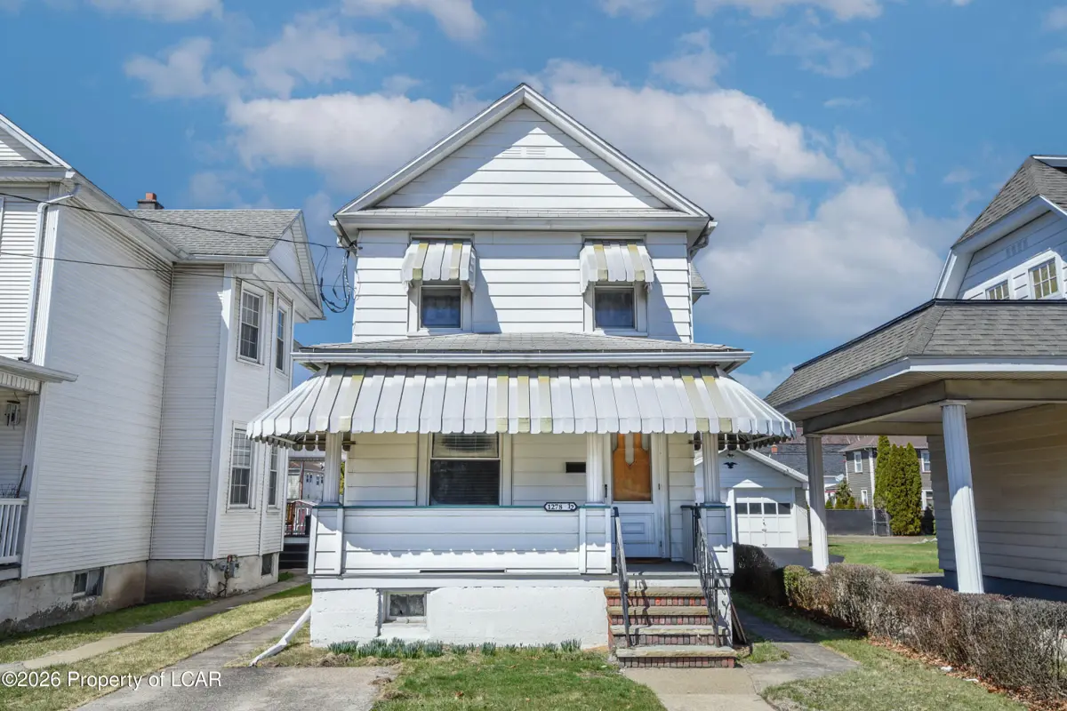 1278 1/2 Wyoming Avenue, Exeter in Exeter