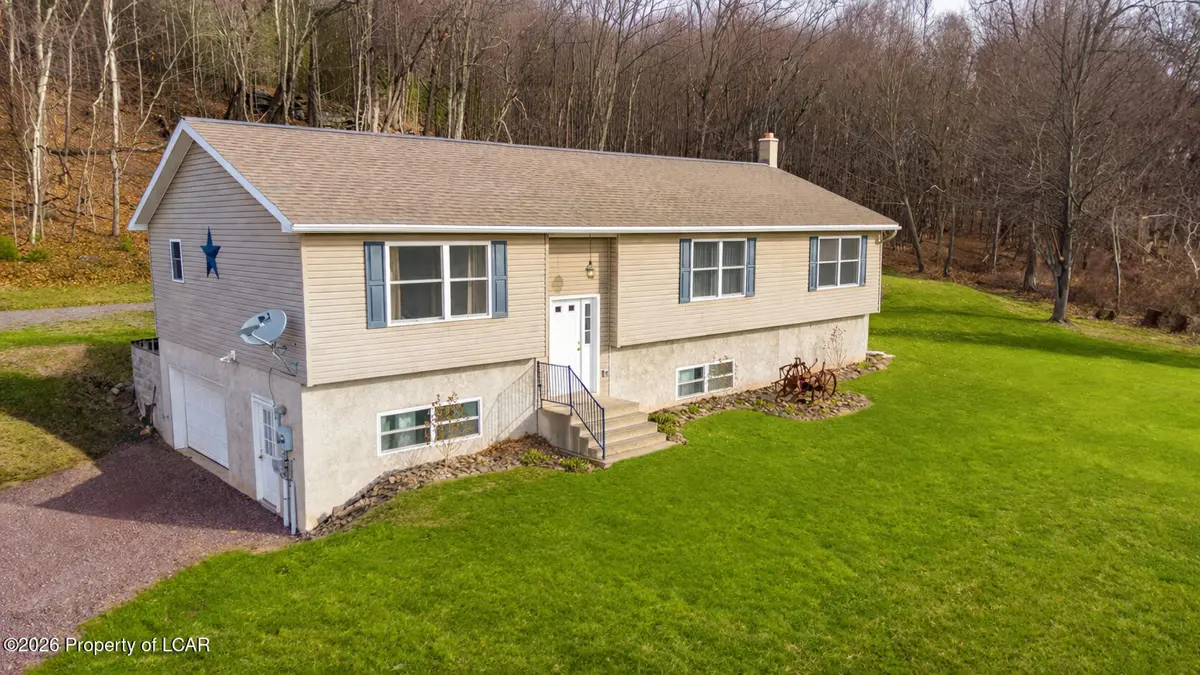 5614 Main Road, Hunlock Creek in Hunlock Creek