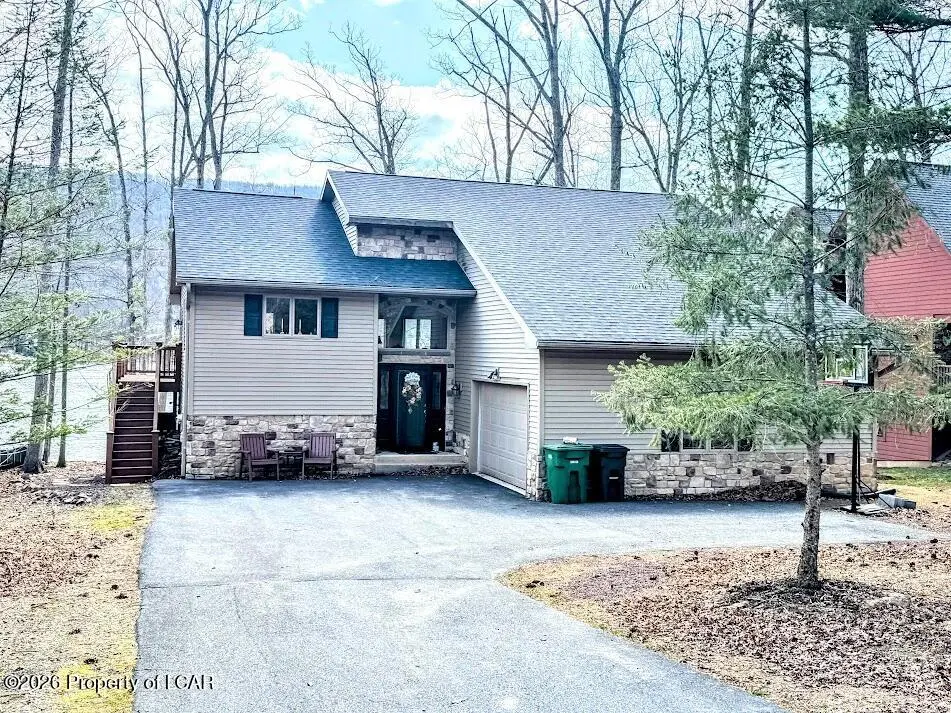 310 Lake Valley Drive, Hazleton in Hazleton