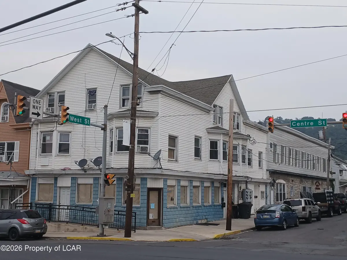 201 W Centre Street, Shenandoah - 2 bath - 4,000 SF