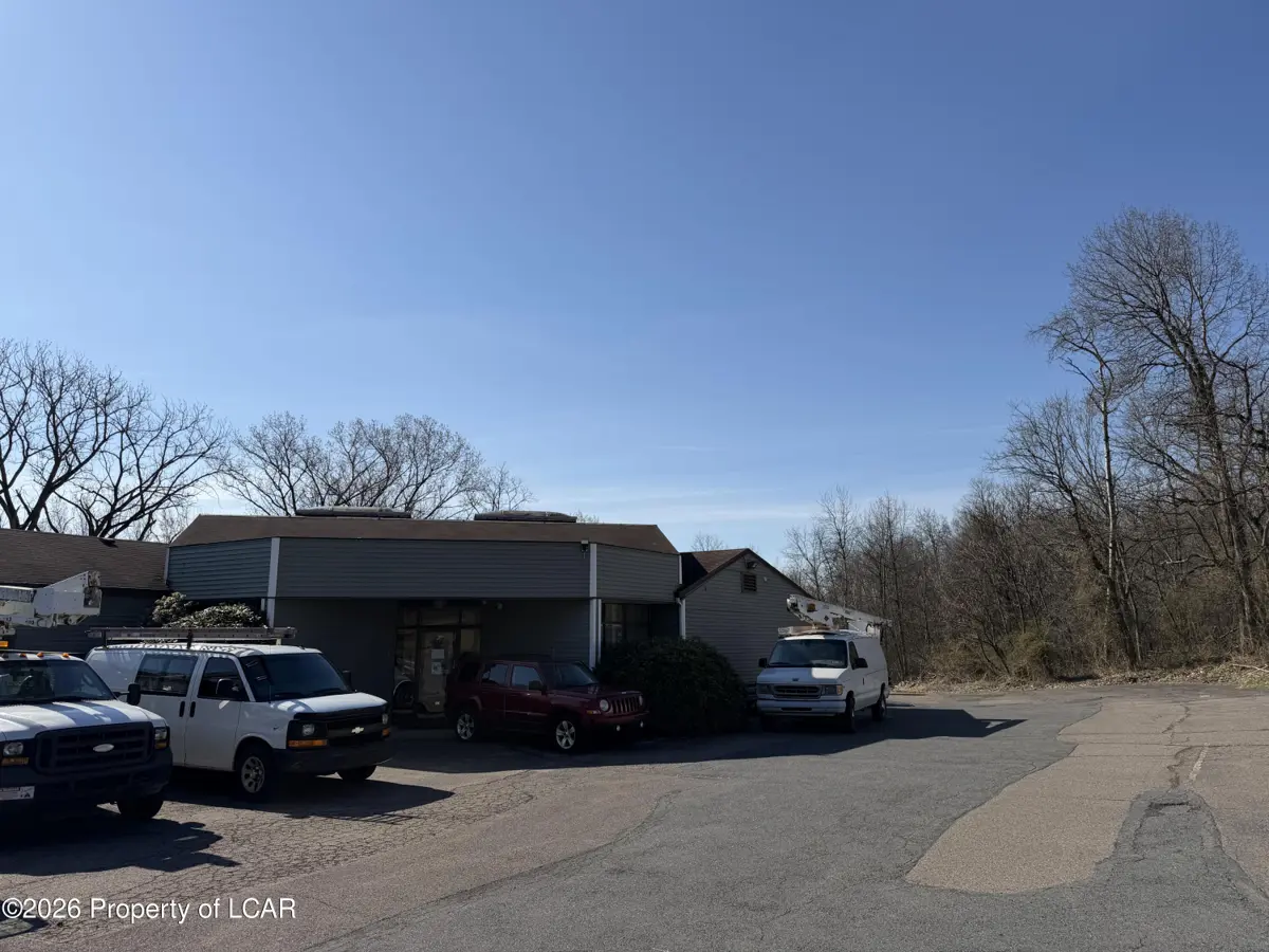 104 Woodward Hill Road, Edwardsville - 5 bath - 9,636 SF