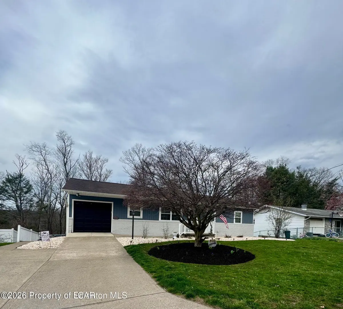 26 Hillcrest Drive, Dallas in Dallas