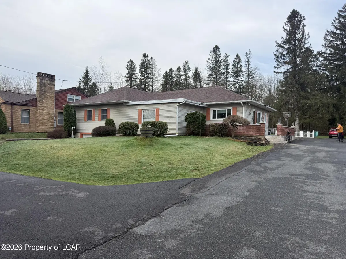 1636 E Broad Street, Hazleton - 4 bed - 4 bath - 2,750 SF