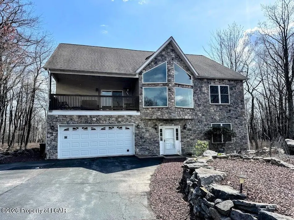 39 Summit Road, Hazleton - 5 bed - 3 bath - 3,550 SF