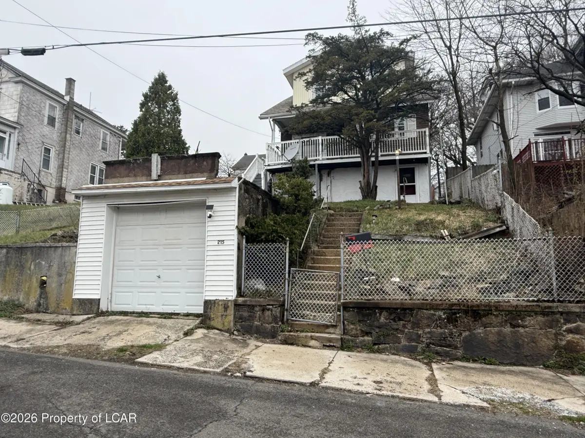 215 Ohio Avenue, Shenandoah - 3 bed - 3 bath - 1,258 SF
