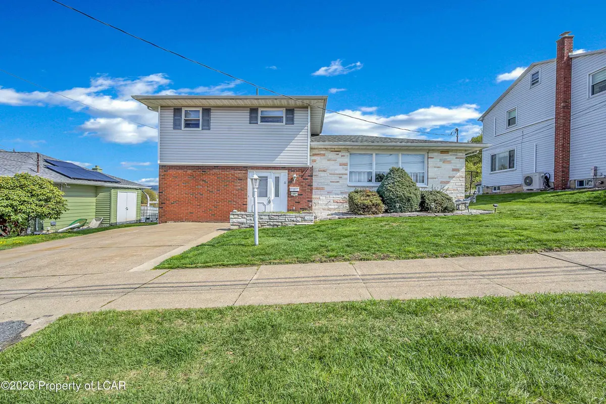 35 Sunrise Drive, Wilkes-Barre in Wilkes-Barre