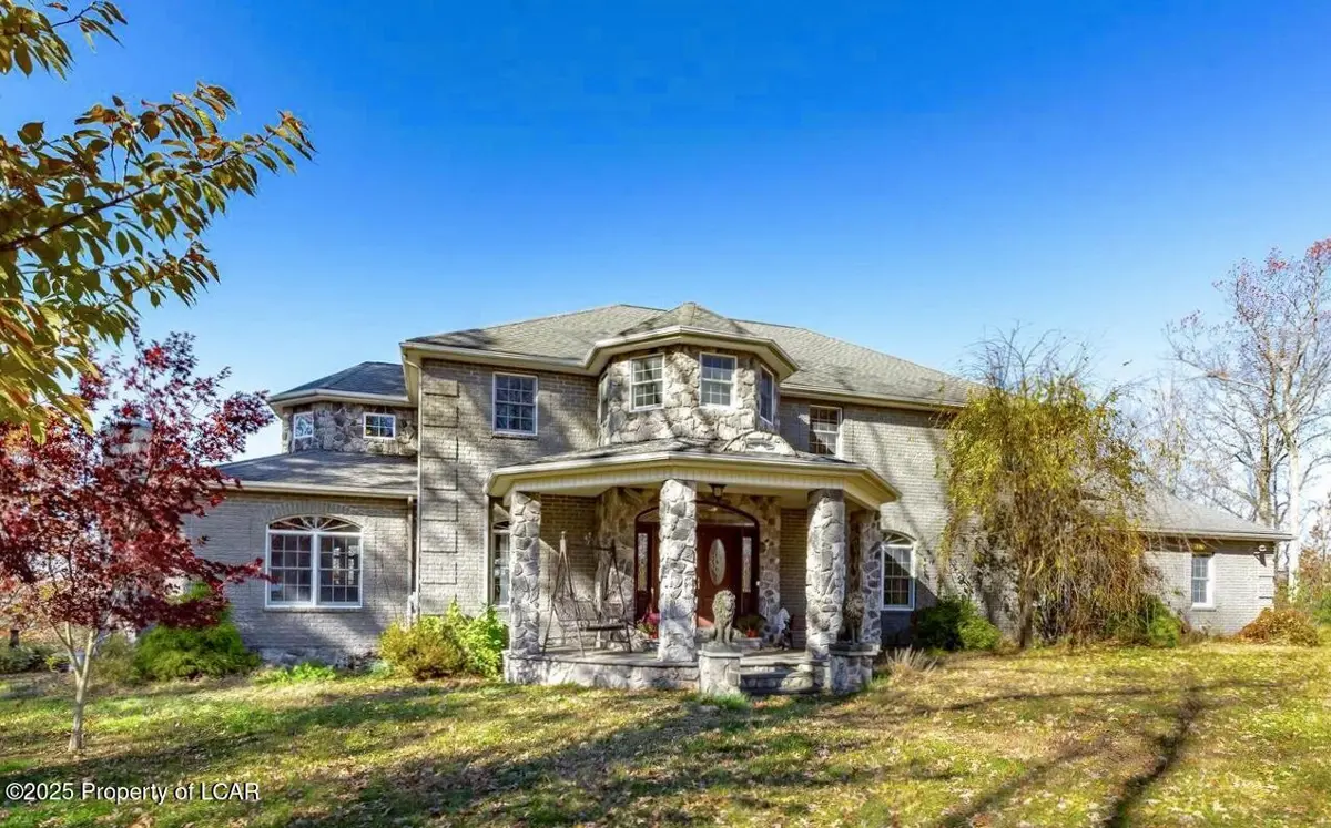 11 B Park Circle, Conyngham - 4 bed - 3 bath - 4,500 SF