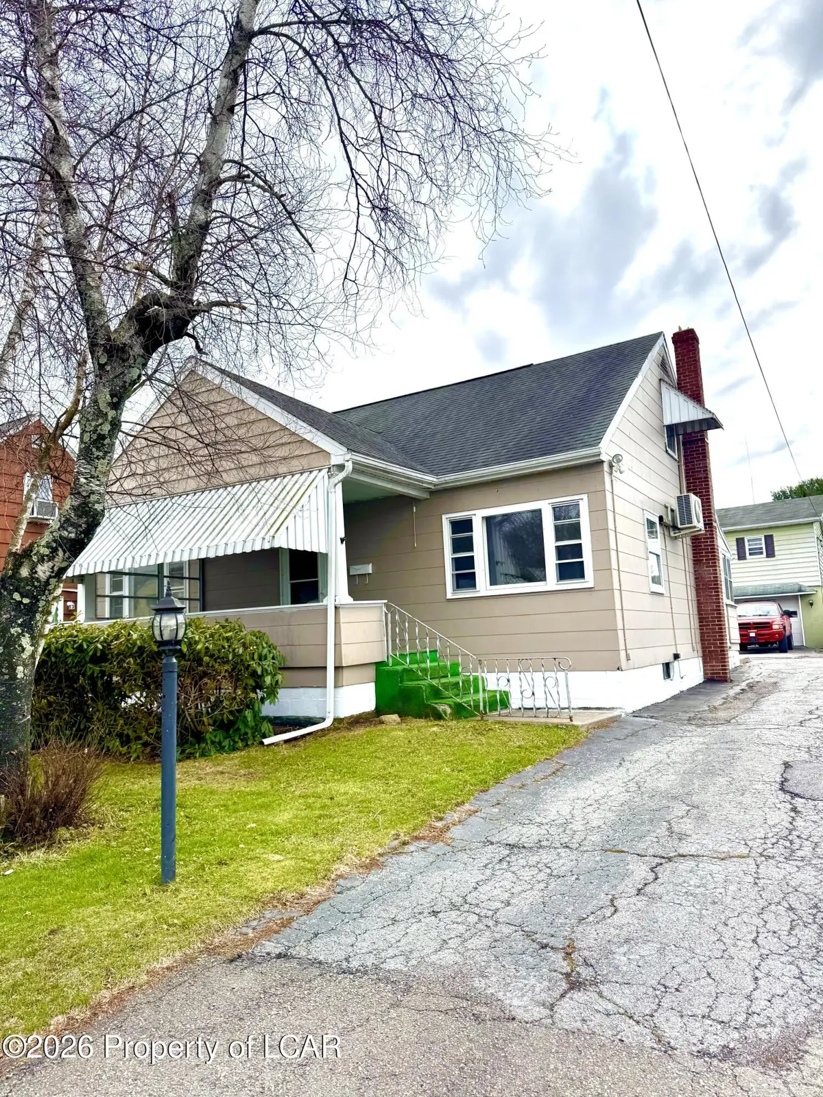54- 54 1/2 Jefferson Street, Weatherly - 6 bed - 2 bath - 1,440 SF