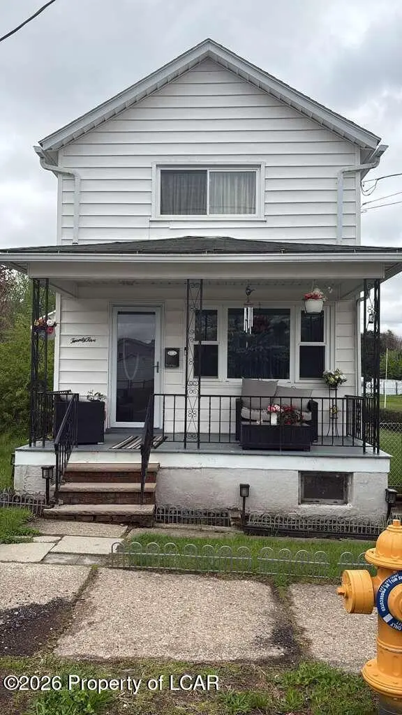 25 Fall Street, Ashley in Ashley