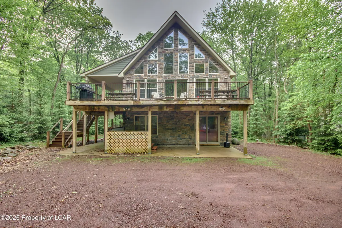87 Pineknoll Drive, Lake Harmony in Lake Harmony