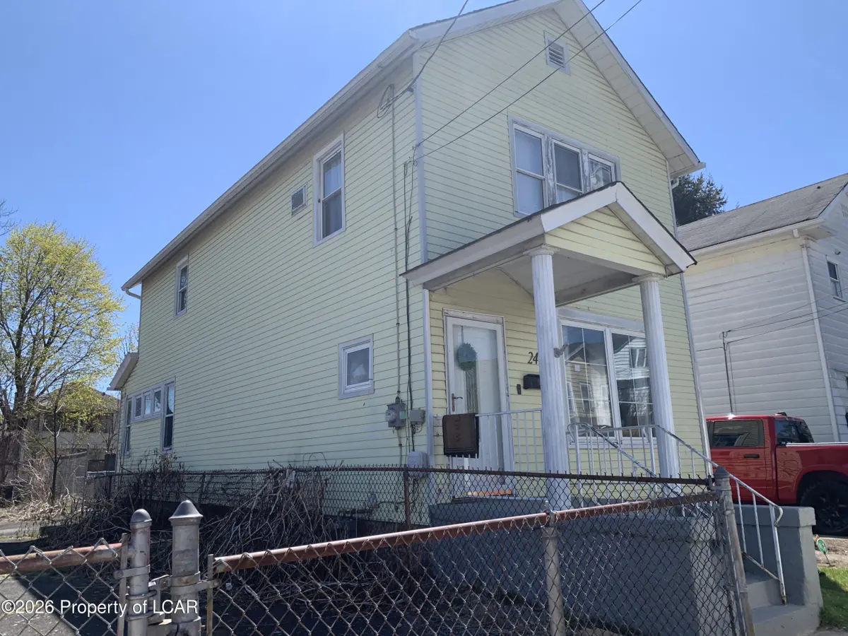 24 Willow Street, Plymouth - 4 bed - 2 bath - 1,596 SF