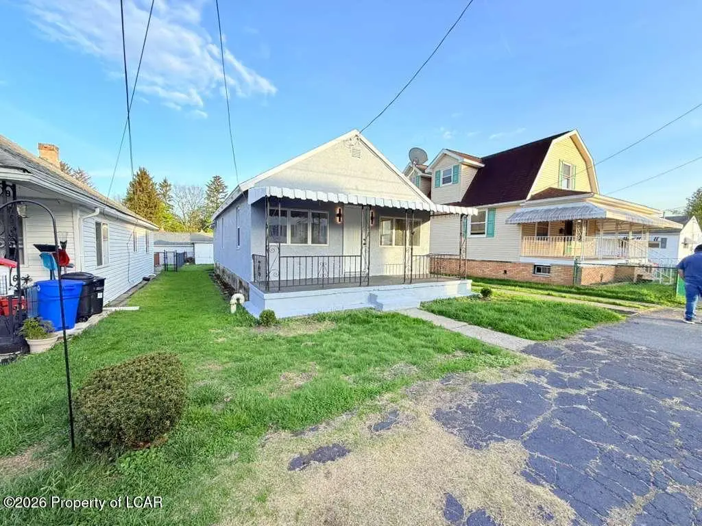 428 Dexter Avenue, Scranton in Scranton