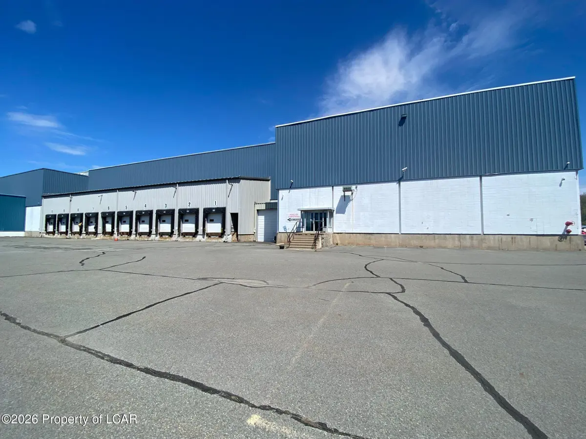 400 Keystone Industrial Park Road, Dunmore - 10 bath - 175,000 SF