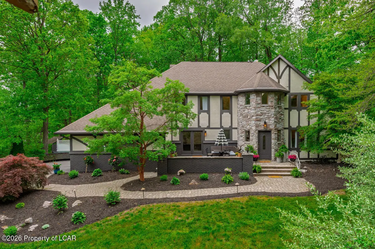 102 Longfellow Close, Moosic - 5 bed - 3 bath - 3,391 SF
