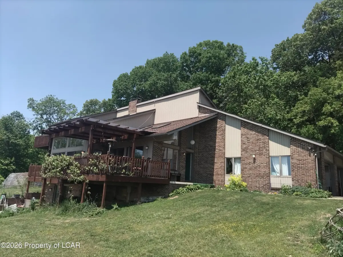 18 Essig Drive, Fleetwood - 5 bed - 3 bath - 2,583 SF