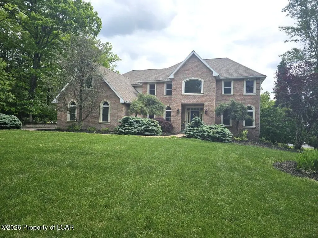 7 Winterberry Drive, Dallas in Dallas