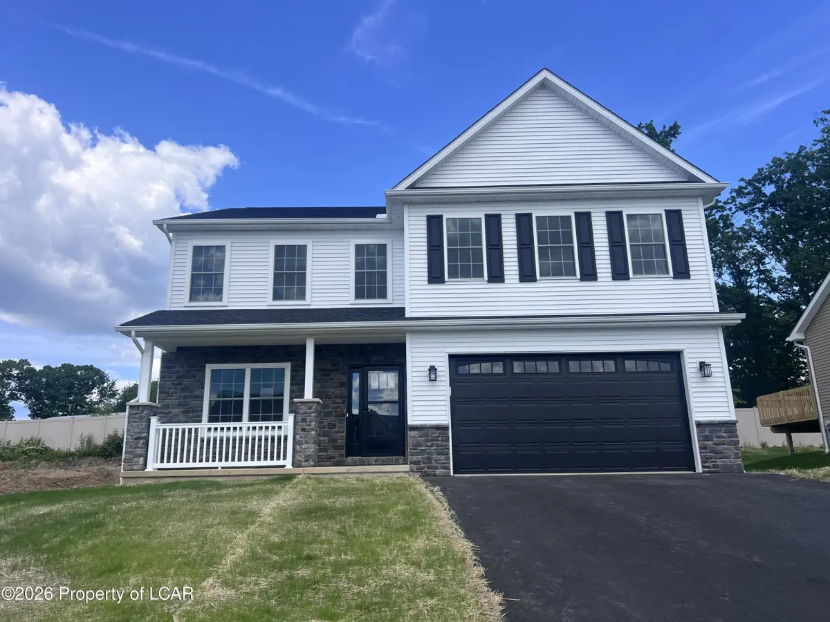 523 Wisteria Drive, Moosic in Moosic