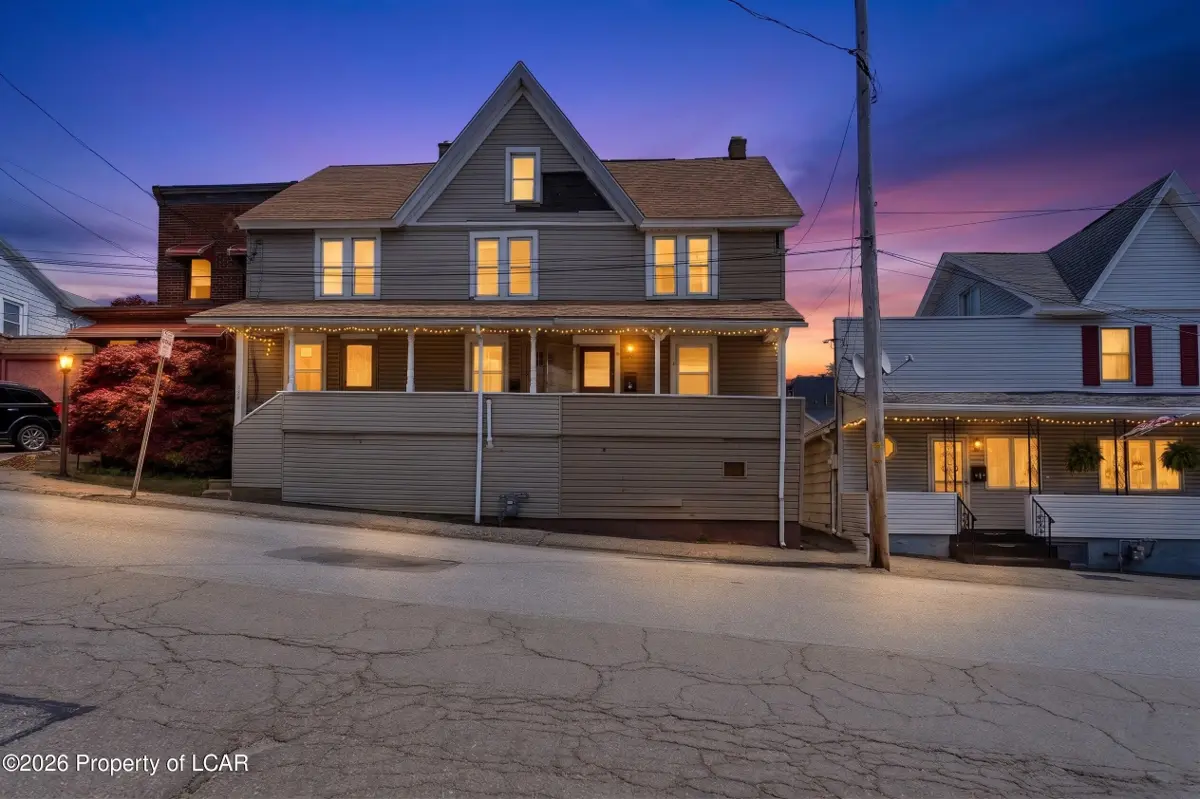 111 S Broad Street, Hazleton - 4 bed - 2 bath - 912 SF