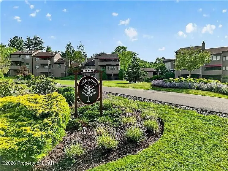 643 Meadows Lane, Dallas in Dallas