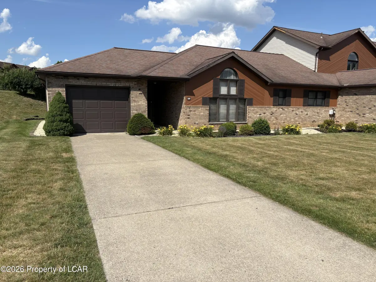 61 Countrywood Road, Hanover Township in Hanover Township