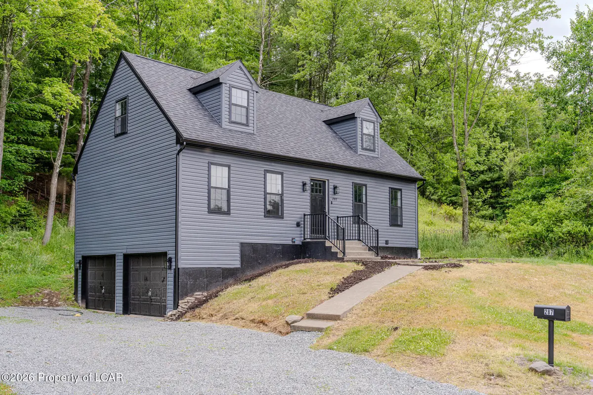 287 Meadowcrest Drive, Trucksville in Trucksville