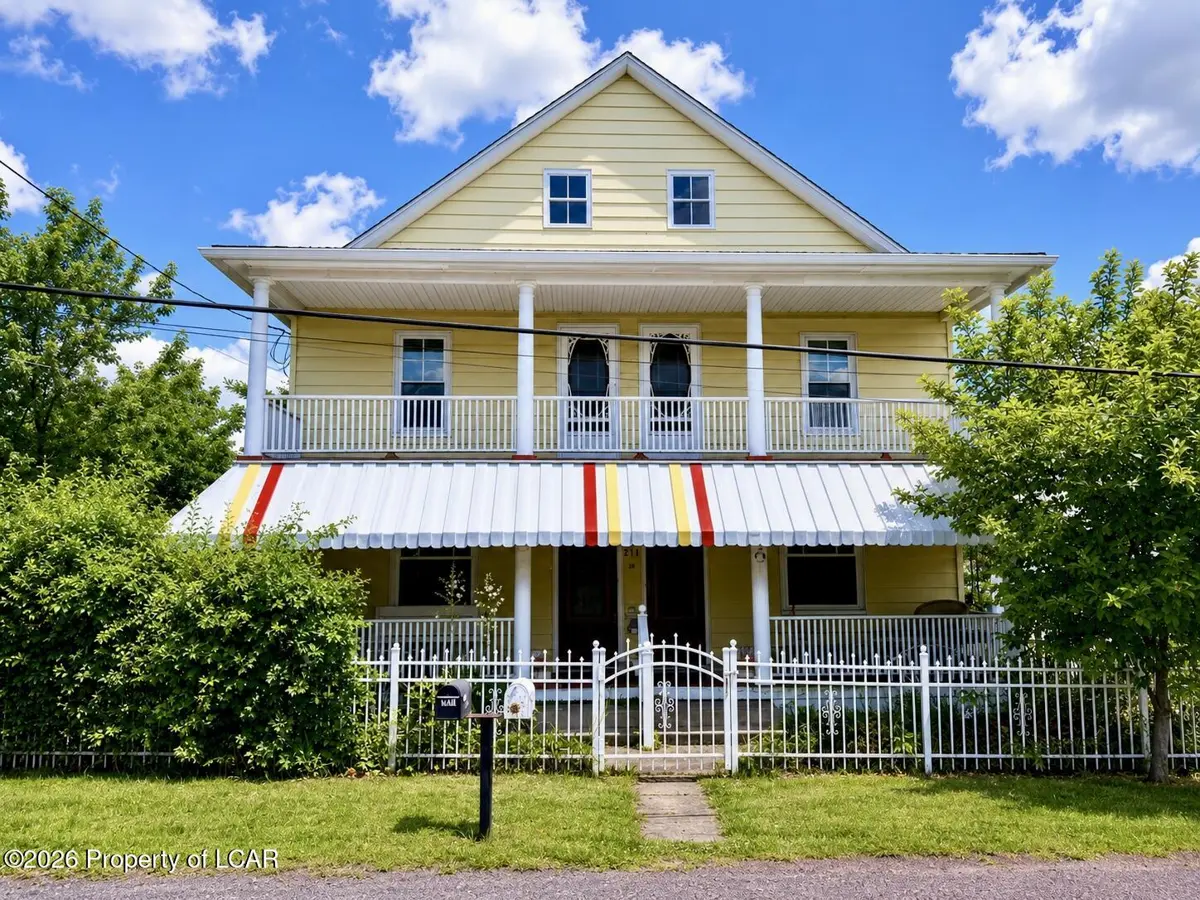 211 Chamberlain Street, Plains - 4 bed - 2 bath - 2,232 SF