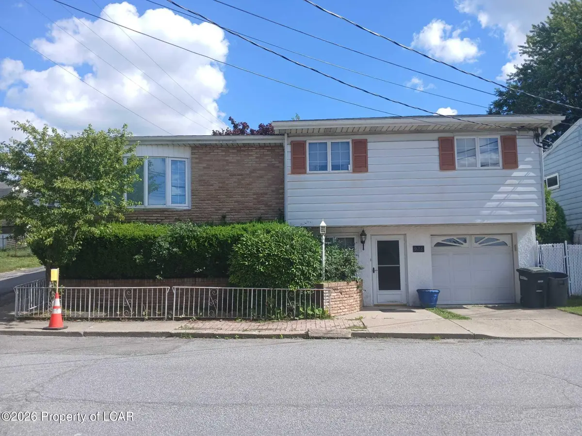 928 W 11th Street, Hazleton - 3 bed - 2 bath - 2,078 SF