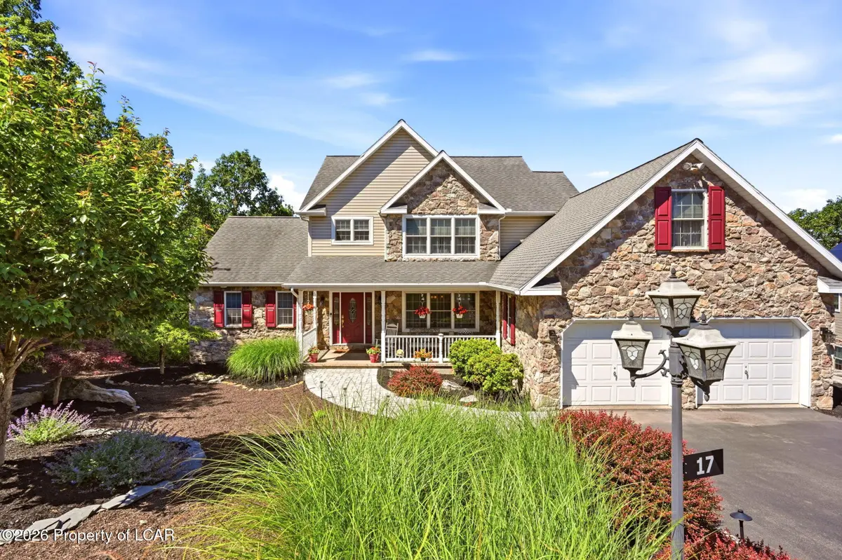 17 Mohican Court, Hazleton - 5 bed - 4 bath - 3,604 SF