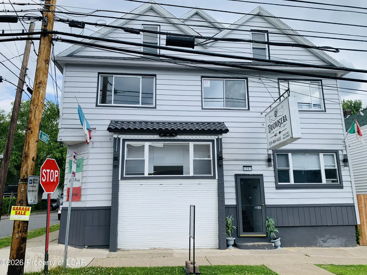 1287 N Washington Street, Wilkes-Barre - 2 bath - 3,200 SF