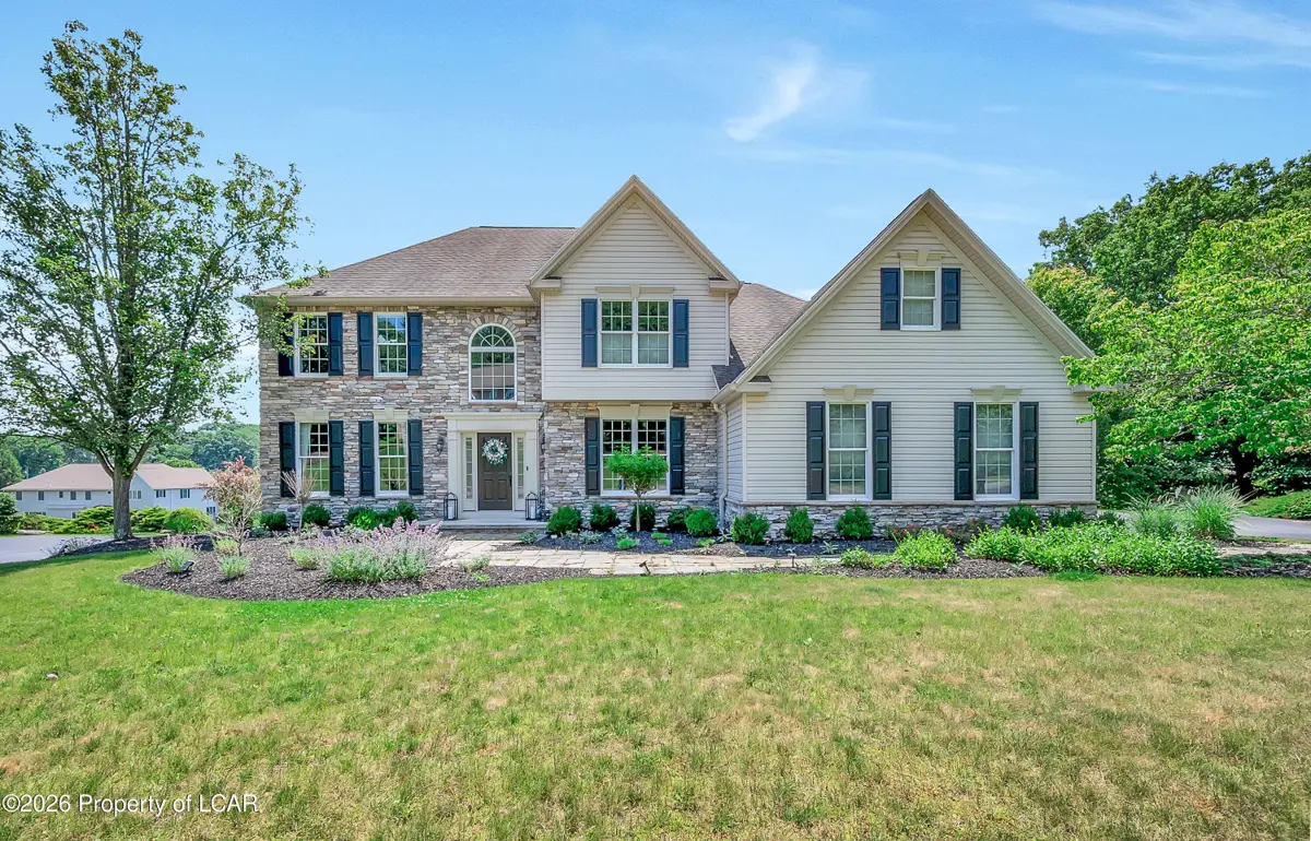 35 White Tail Drive, Dallas in Dallas