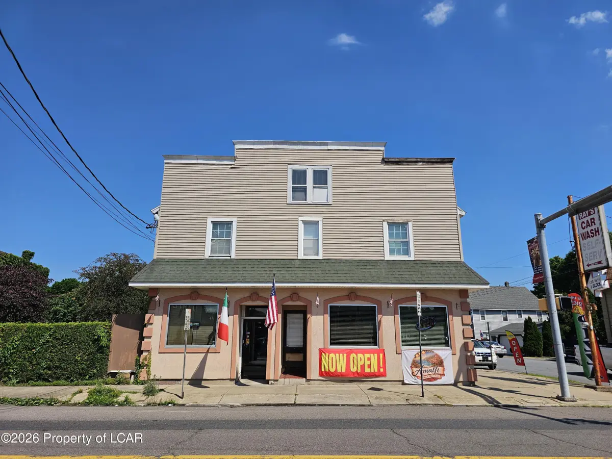 1100 Wyoming Avenue, Exeter - 4 bath - 3,477 SF