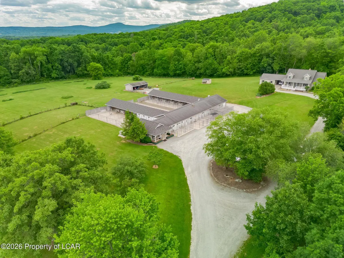 175 Decoverly Lane, Falls - 4 bath - 27,000 SF