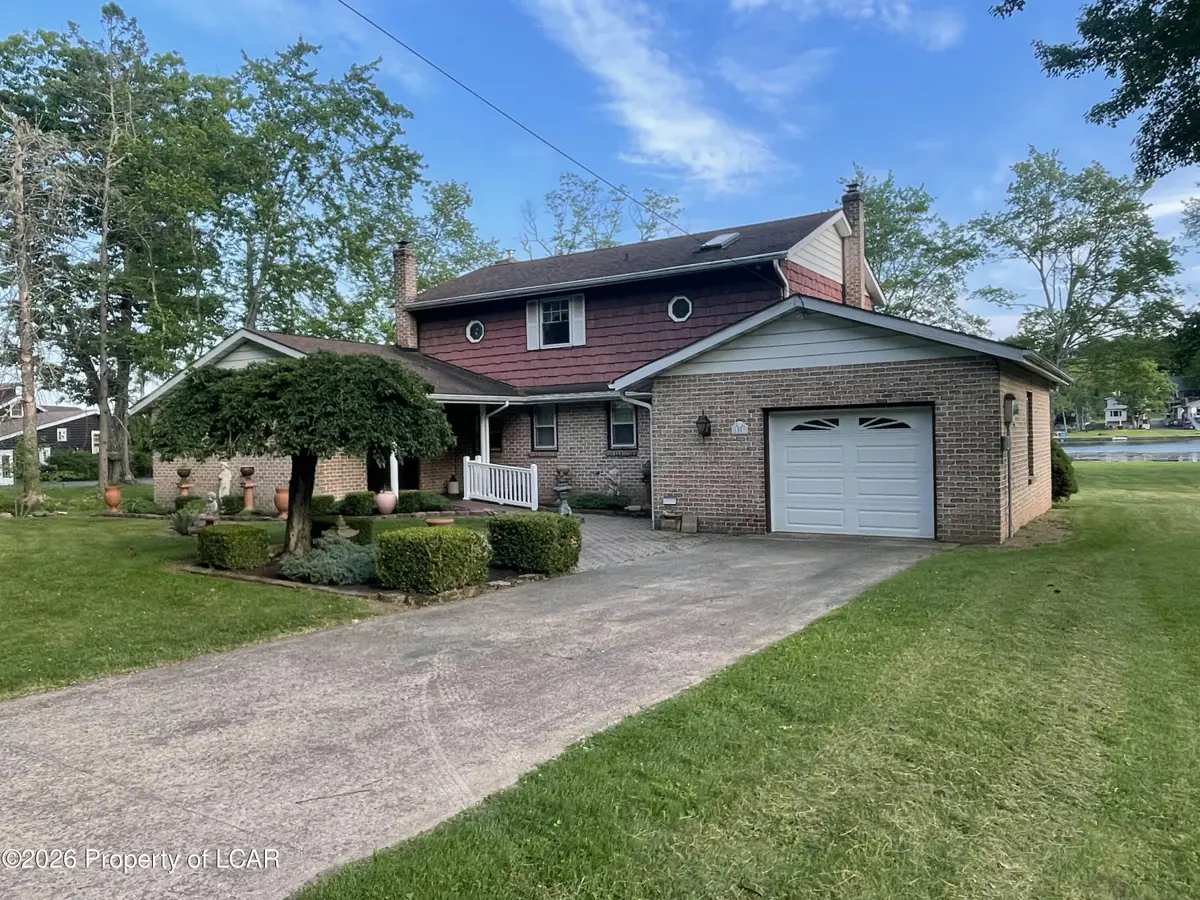 1551 Lakeview Drive, White Haven - 3 bed - 3 bath - 2,849 SF