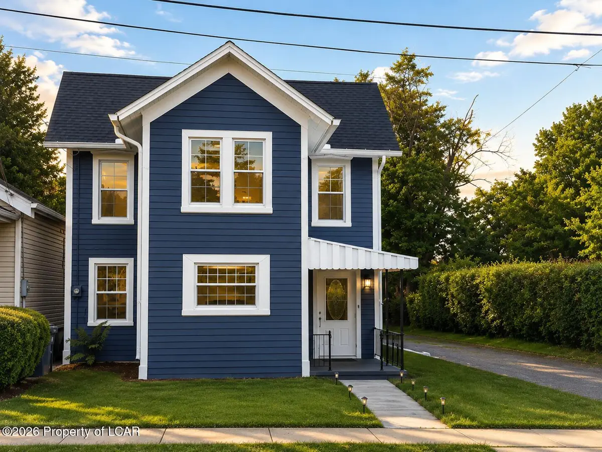 902 Shoemaker Avenue, Wyoming - 5 bed - 2 bath - 1,688 SF