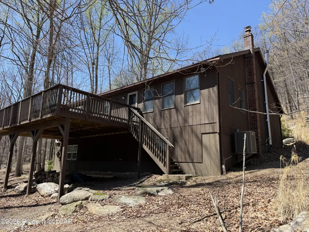 16 Iroquois Circle, Hazleton - 4 bed - 3 bath - 2,902.33 SF