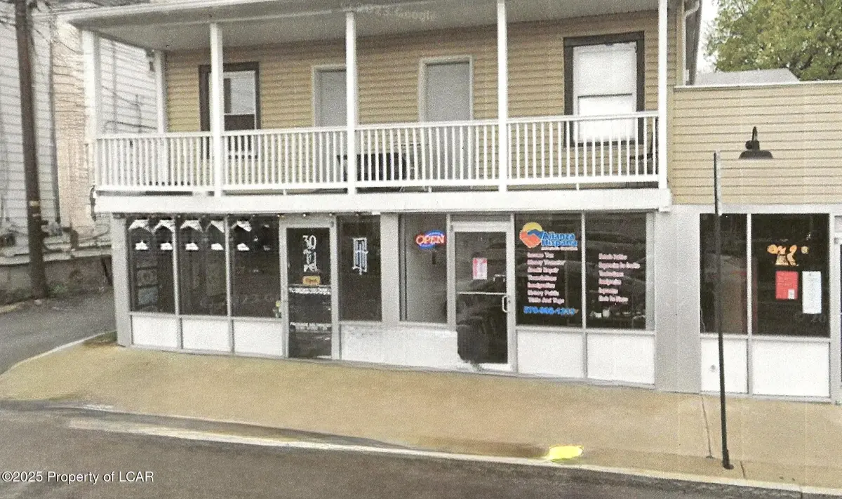 30 E Carey Street, Plains - 2 bath - 735 SF