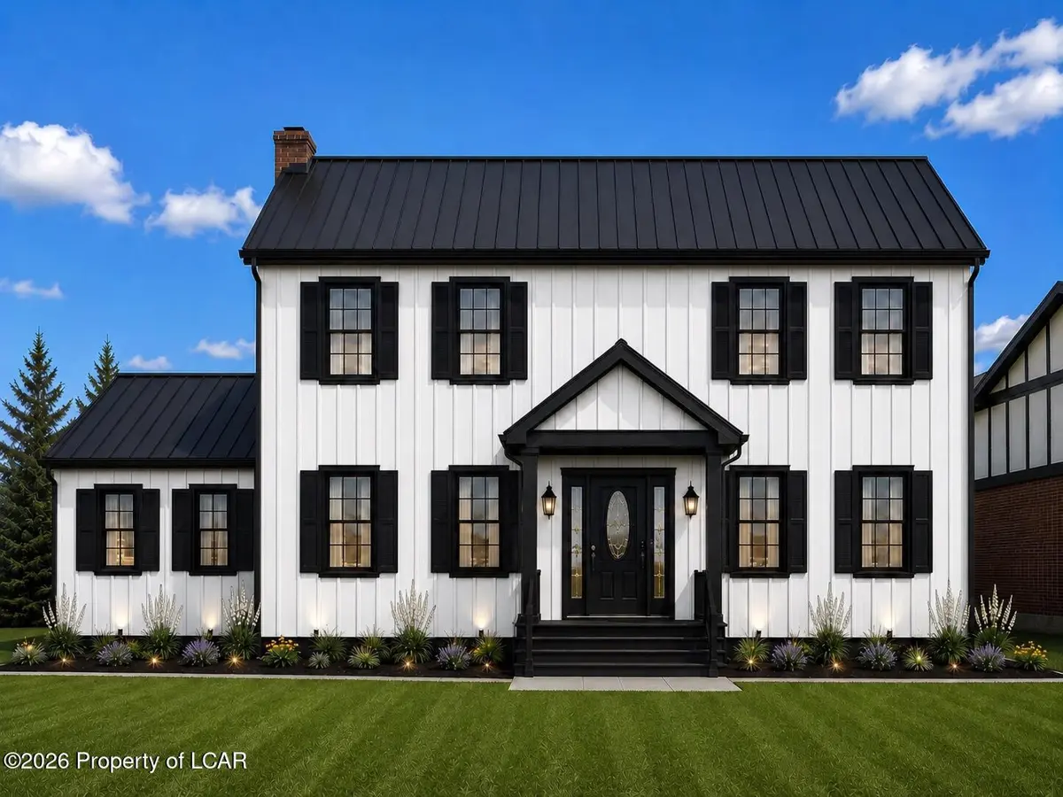 33 S Beech Road, Plains - 3 bed - 3 bath - 5,450 SF