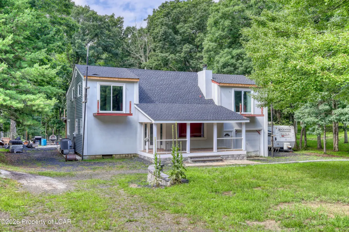 1498 Deer Run, Bushkill - 6 bed - 3 bath - 3,589 SF